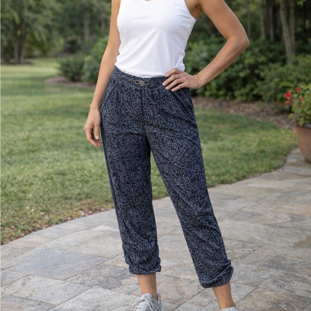 EXCELLENT CONDITION WOMEN’S DEMOCRACY RE-FLEX UTILITY AZTEC CARGO CROPPED PANTS